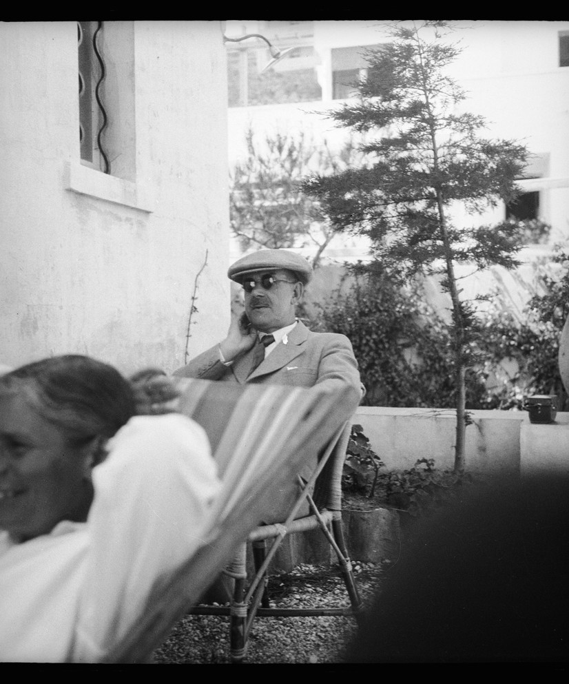 Katia og Thomas Mann i Lavandou i Frankrike, 1933. 