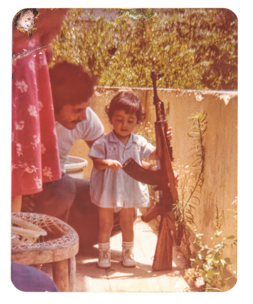 Rana Issa og faren hjemme på verandaen i Beirut. Foto fra Tung tids tale