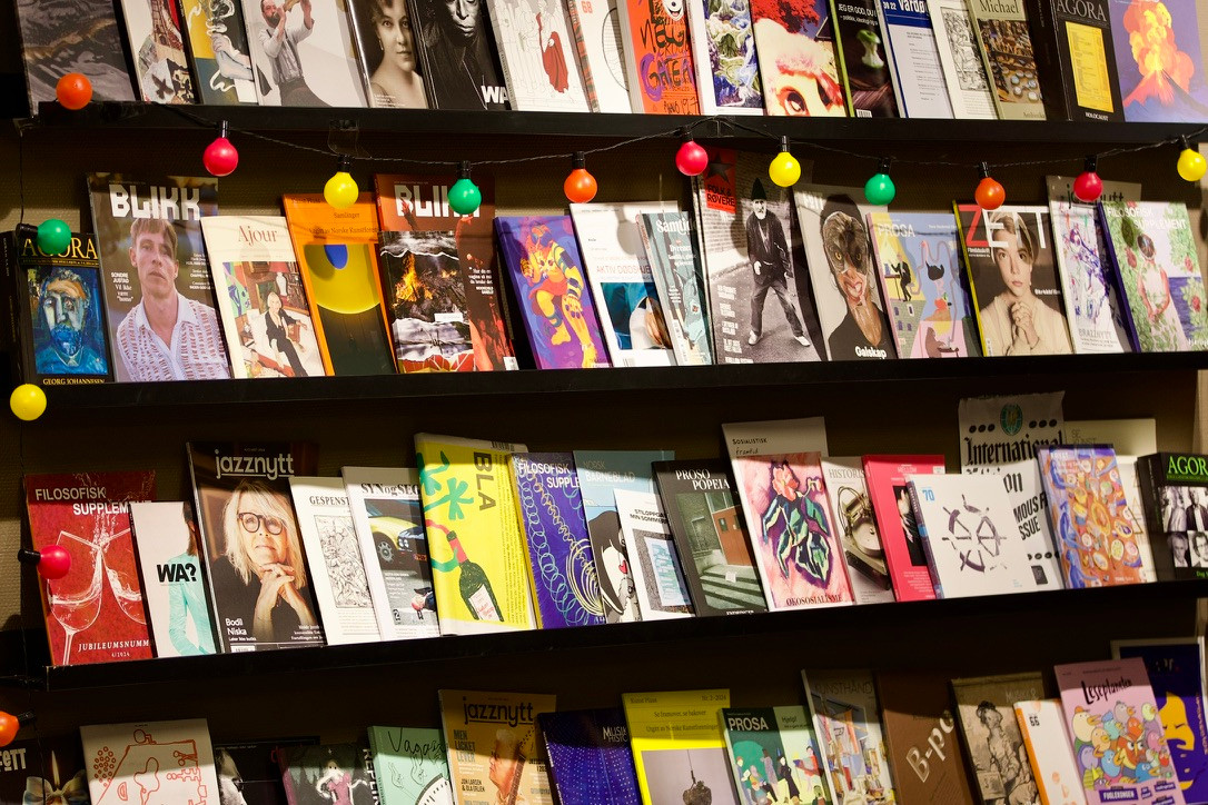 Utstilling av tidsskrifter på Tidsskriftbonanza, en festival i regi av Deichman Grünerløkka og Tekstallmenningen som fant sted i Oslo 24. februar - 7. mars 2025. Foto: Kristian Ulyses Andaur